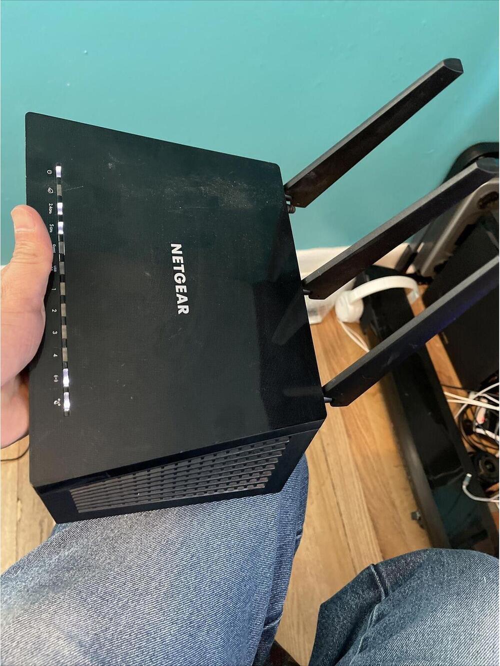Netgear Router Model R6700v2 - Picture 10 of 12